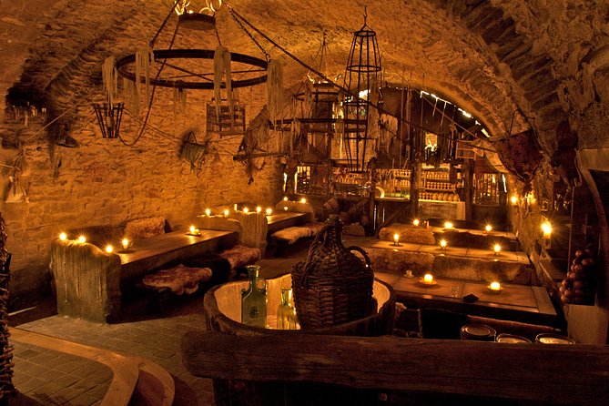 Prague 5 Courses Medieval Dinner and Live Performances - Drinks and table service