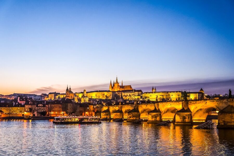 Prague: 50-Minute Sightseeing Evening Cruise - Key points to know before you board