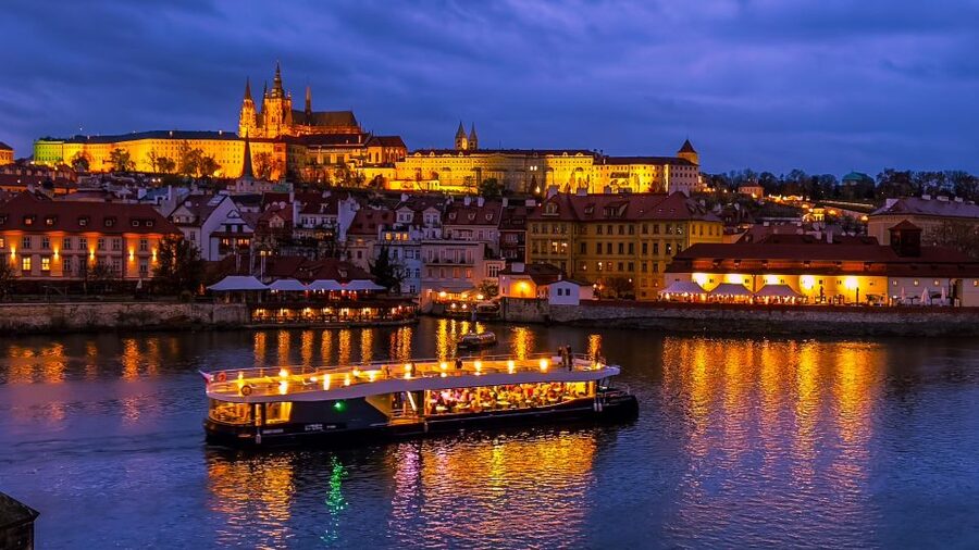 Prague: 50-Minute Sightseeing Evening Cruise - Štvanice Island and the return to the pier