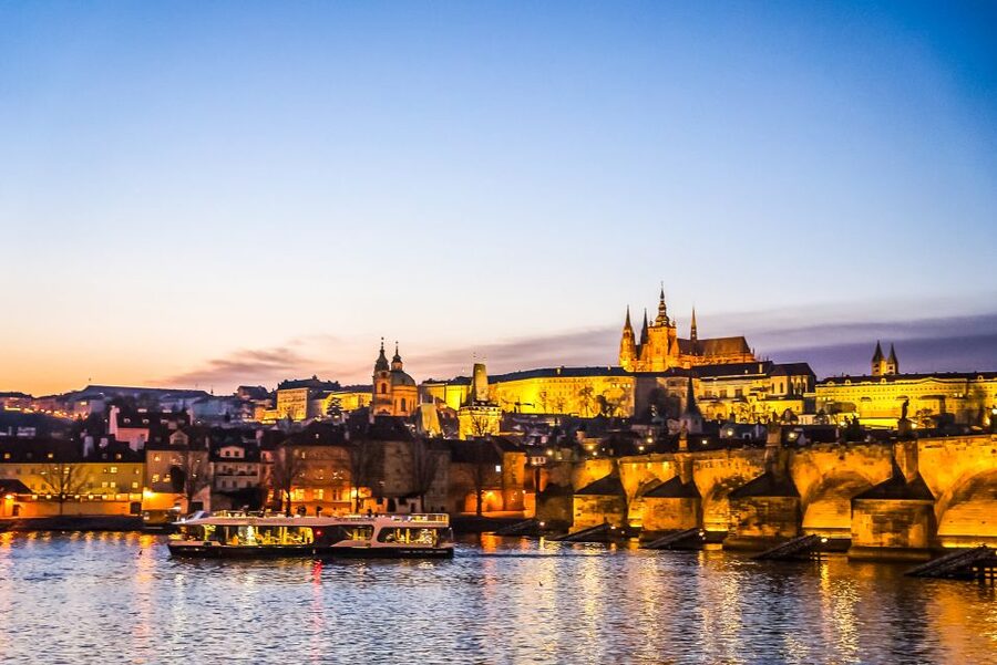 Prague: 50-Minute Sightseeing Evening Cruise - Open deck or warm cabin?