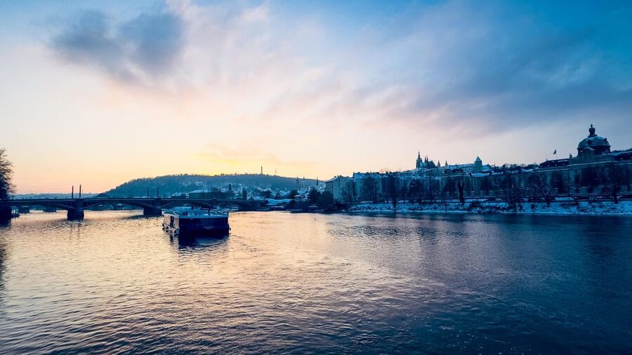 Prague: 50-Minute Sightseeing Evening Cruise - Commentary, music, and onboard service