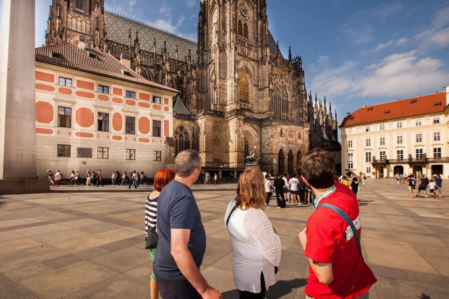Prague: 6-Hour City Tour including Cruise and Lunch - The tram ride to Prague Castle