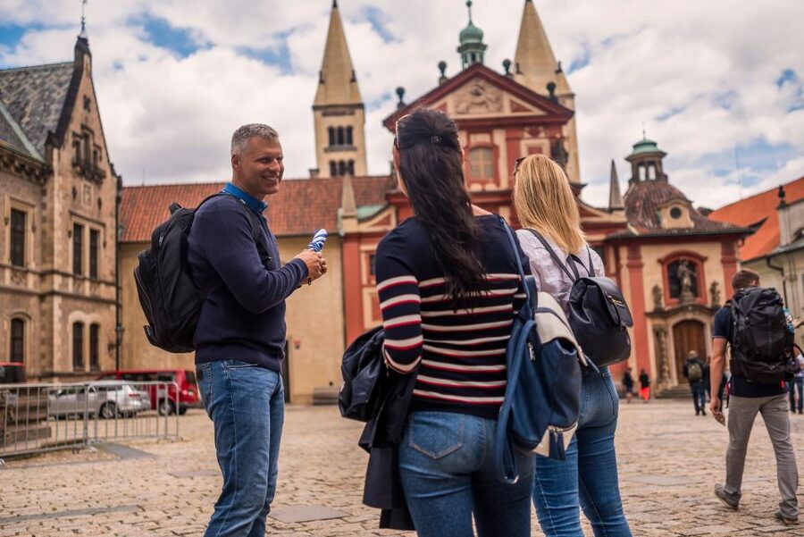 Prague: 6-Hour Tour with River Boat Cruise and Lunch - Prague Castle and the view over the city