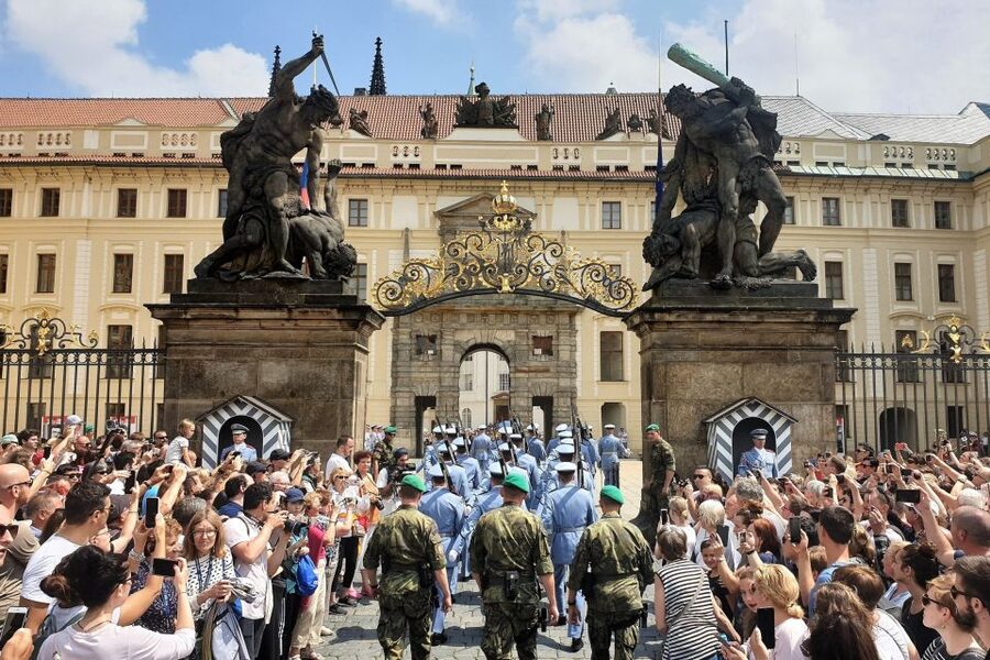 Prague: 6-Hour Tour with River Boat Cruise and Lunch - What $129 buys you