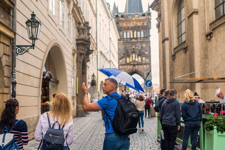 Prague: 6-Hour Tour with River Boat Cruise and Lunch - The guide can make or break the day