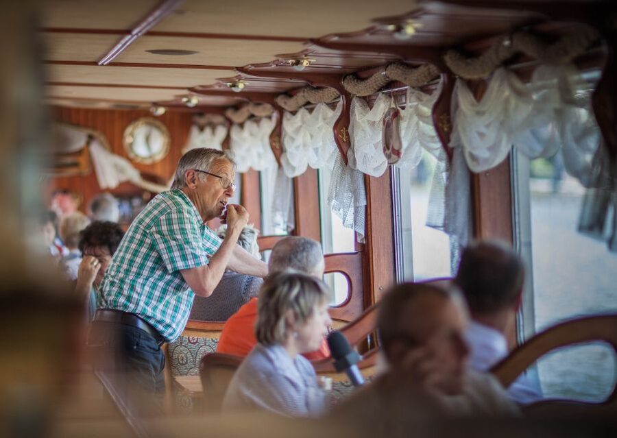 Prague: Afternoon Beer Cruise with Drinks Included - Prague Castle across the Vltava