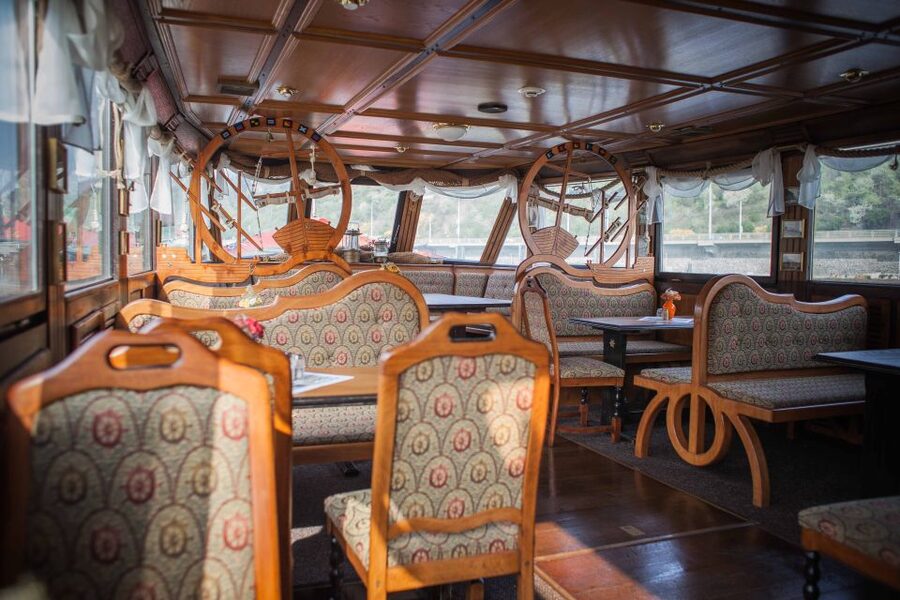 Prague: Afternoon Beer Cruise with Drinks Included - What the drinks and onboard service are really like
