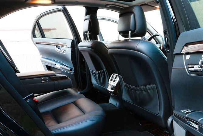 Prague airport luxury transfer by a Mercedes Benz S class - A quiet arrival after a long flight