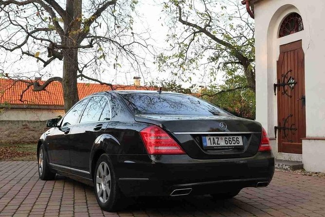 Prague airport luxury transfer by a Mercedes Benz S class - Why the private format matters