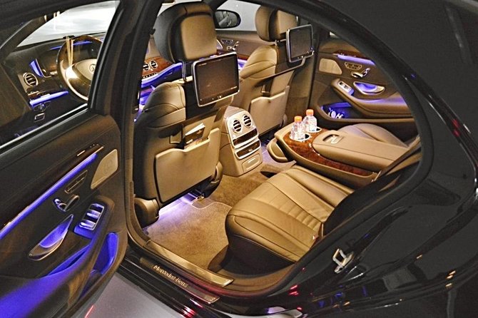 Prague airport luxury transfer by a Mercedes Benz S class - Booking an arrival transfer correctly