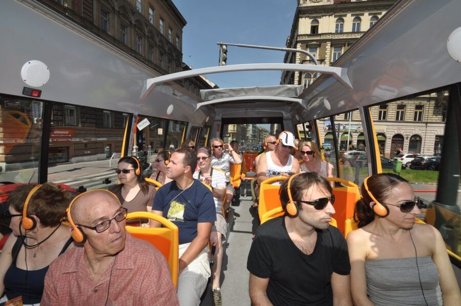 Prague: Big Bus Hop-on Hop-off, Castle Tour and River Cruise - What this Prague bus and boat tour actually gives you