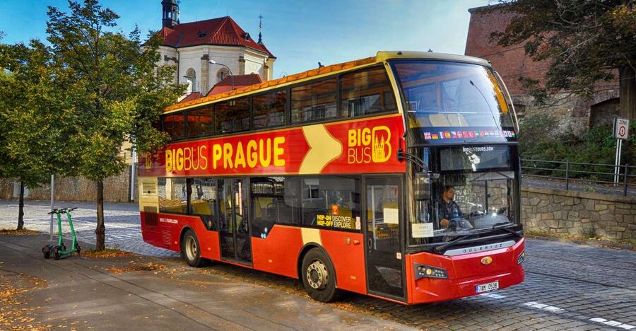 Prague: Big Bus Hop-on Hop-off, Castle Tour and River Cruise - Using the red line to reach Prague Castle
