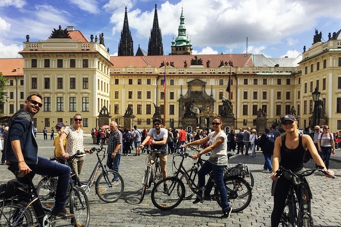 Prague Bike Tour - Stunning Viewpoints, Castle, City & Park - Standard bike or e-bike?
