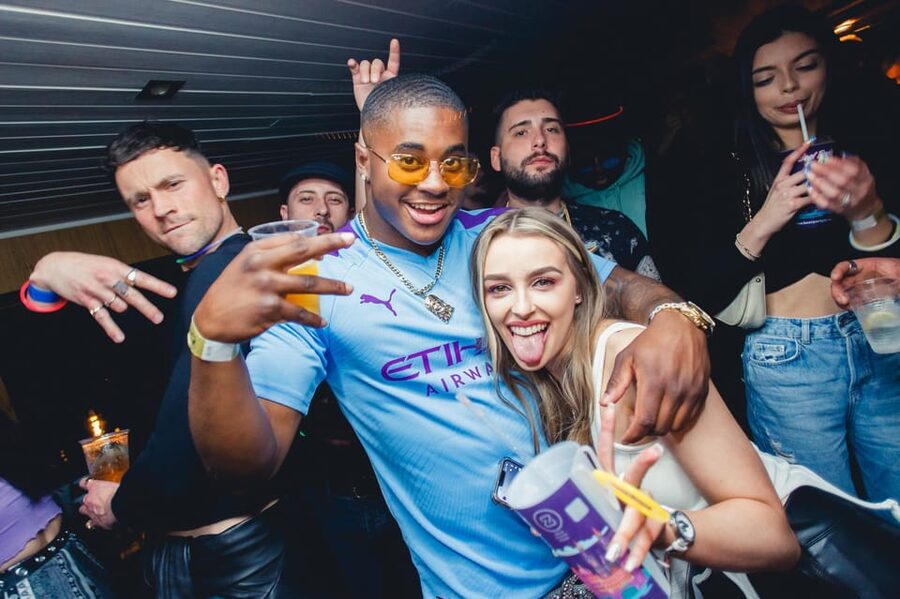 Prague: Boat Party with Unlimited Drinks & After Party Entry - Staff, guides, and group atmosphere