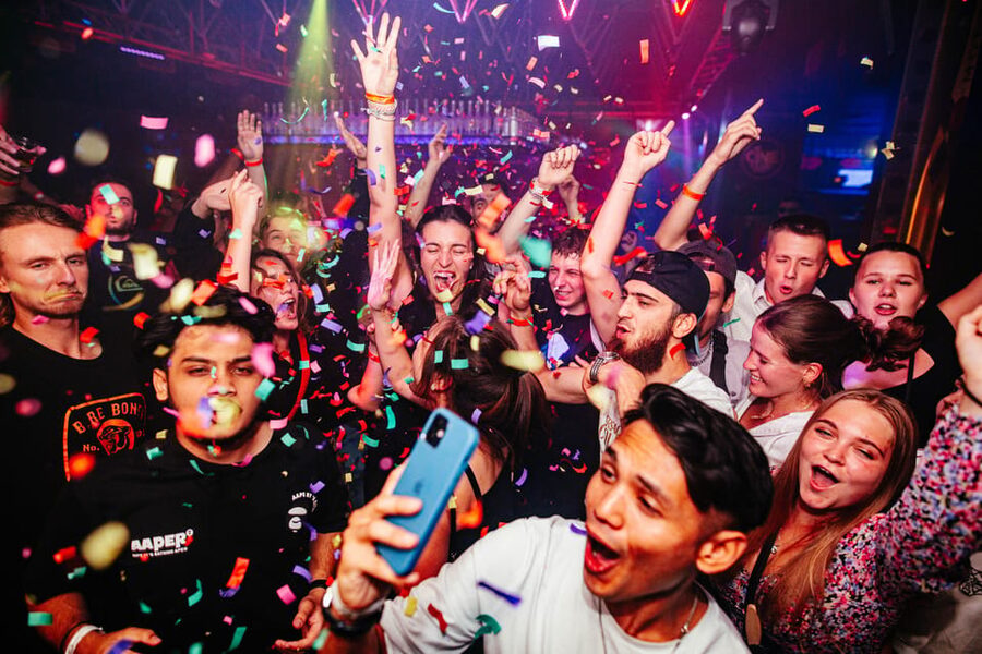 Prague: Boat Party with Unlimited Drinks & After Party Entry - The walk to the after-party club