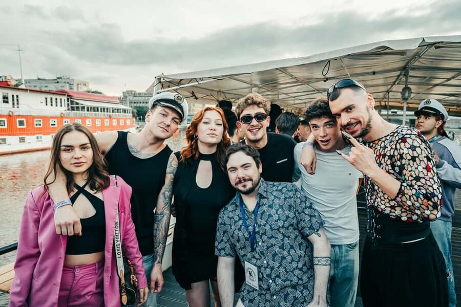Prague: Booze Cruise with Open Bar and Duplex Entry - What the two-hour open bar includes