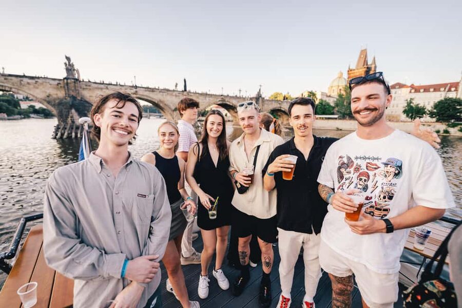 Prague: Booze Cruise with Open Bar and Duplex Entry - How the six-hour timing works