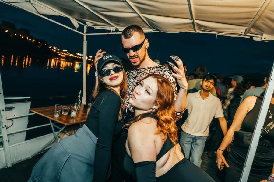 Prague: Booze Cruise with Open Bar and Duplex Entry - Should you book this Prague booze cruise?