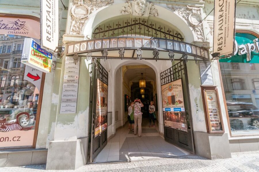 Prague: Brewery Tour with Unlimited Tastings - Who should book this experience?