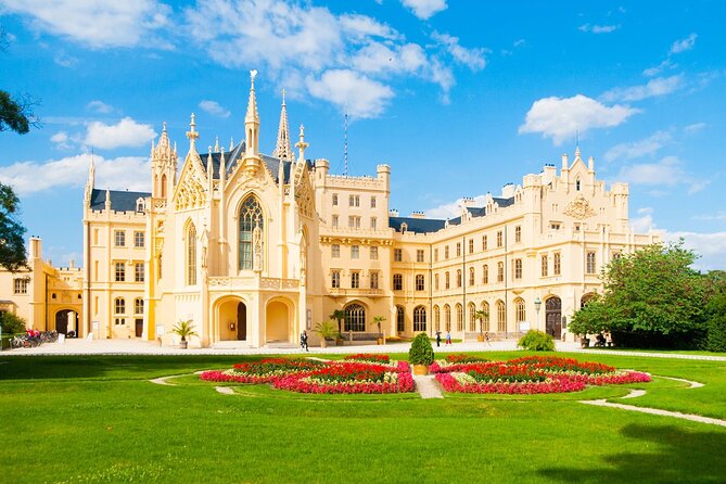 Prague-Budapest One-Way Sightseeing Day Tour - Who will get the most from this day