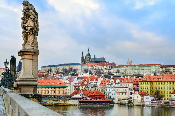 Prague: Bus Tour, Walking Tour, River Cruise and Lunch - Reaching Prague Castle by van