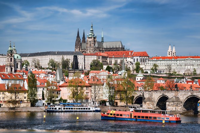 Prague: Bus Tour, Walking Tour, River Cruise and Lunch - Lunch in Malá Strana