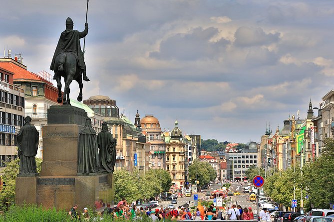 Prague: Bus Tour, Walking Tour, River Cruise and Lunch - A one-hour Vltava cruise