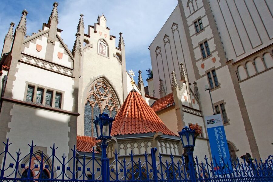 Prague: Castle and Jewish Quarter Tour - Key points at a glance