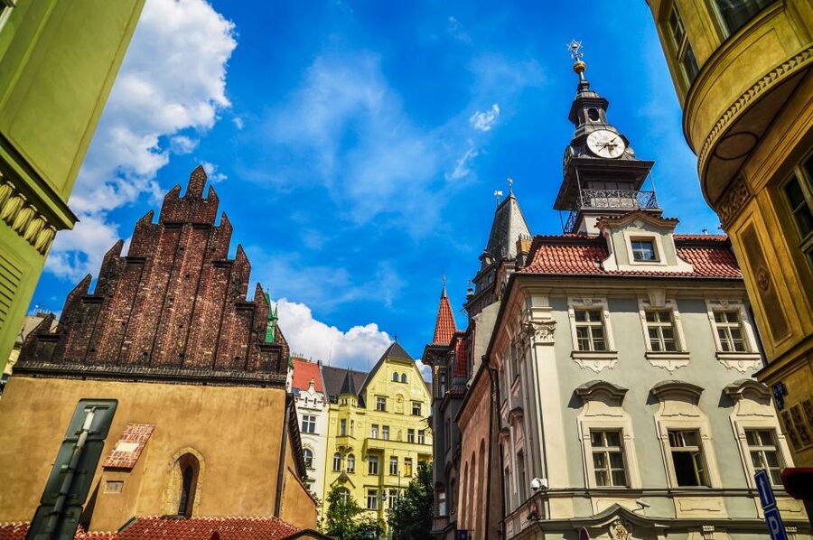 Prague: Castle and Jewish Quarter Tour with Cruise and Lunch - The one-hour Vltava cruise