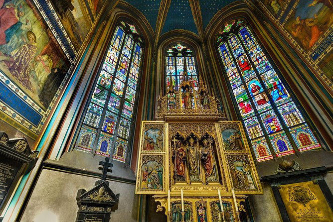 Prague Castle and Lobkowicz Palace entrance tickets - The practical drawbacks you should plan around