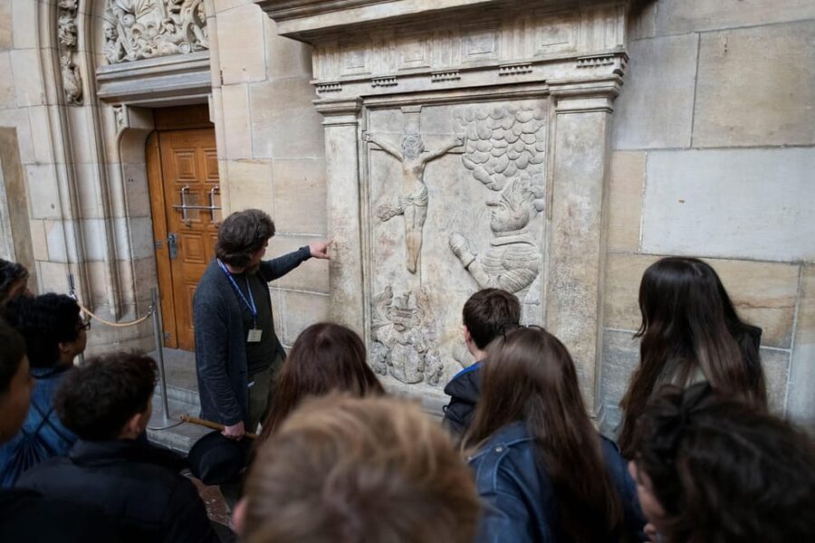 Prague Castle Interiors, Bus Tour and Vltava River Cruise - Golden Lane and Daliborka Tower