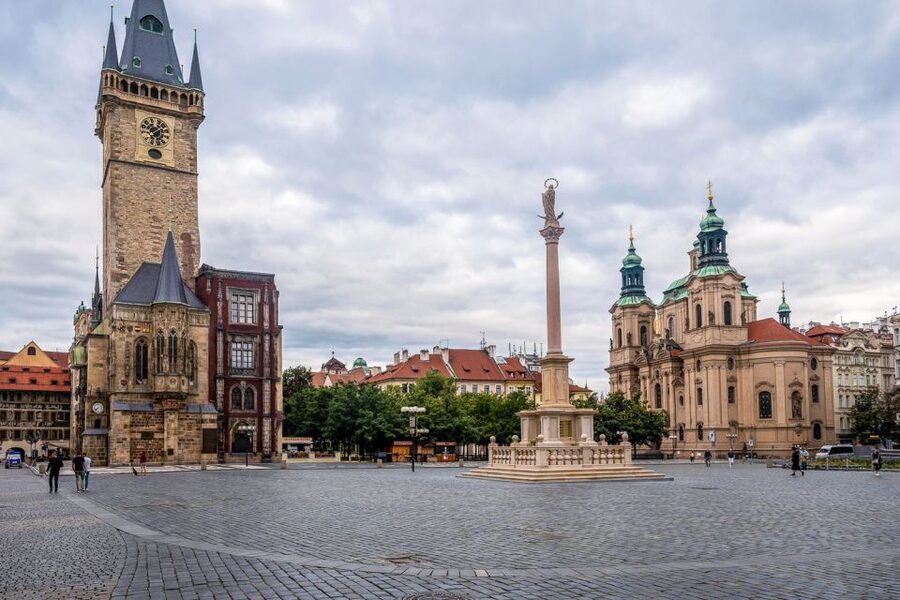 Prague: Castle, National Museum & Town Hall Tickets & Audio - Using the phone audio guide without draining your day