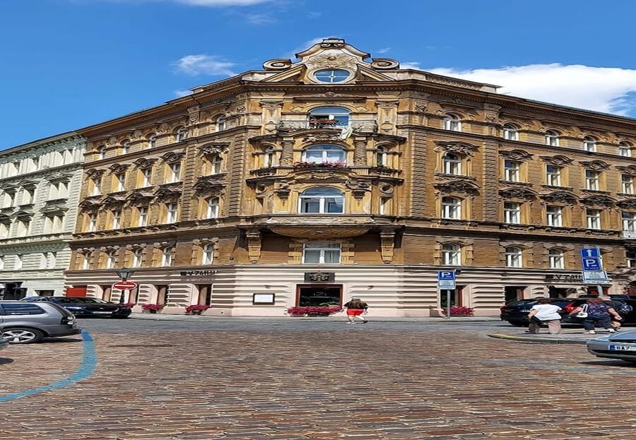 Prague Castle tour - Old Royal Palace and the royal side of the complex