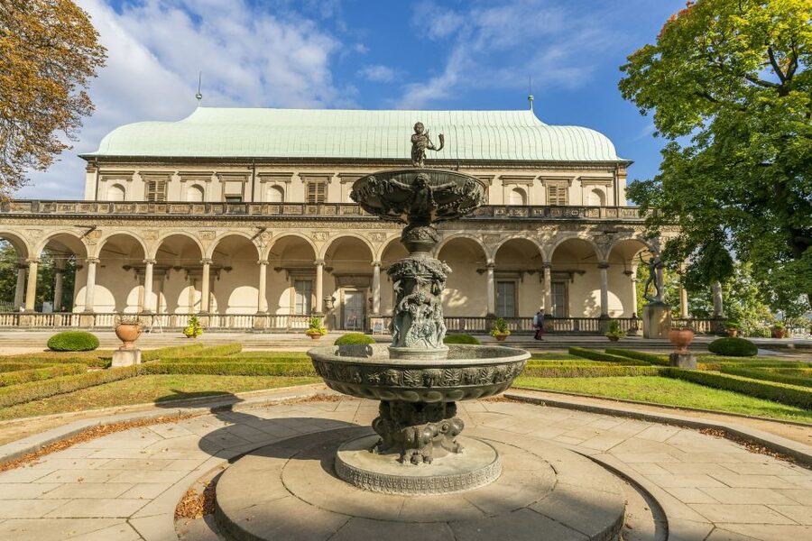 Prague: Castle Tour with Local Guide and Entry Ticket - Headphones, group size, and guide quality
