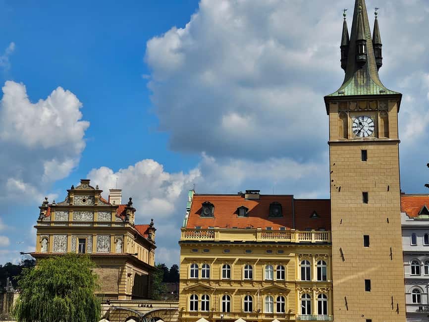 Prague Castle tour - Meeting at U Prašného mostu