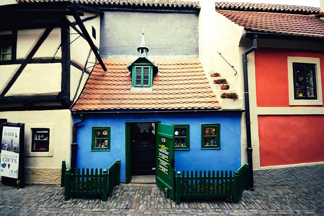 Prague Castle Walking Tour - Golden Lane: small houses with a big legend