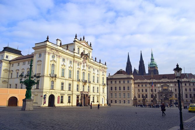 Prague Castle Walking Tour - Crowds, languages, and the guide factor