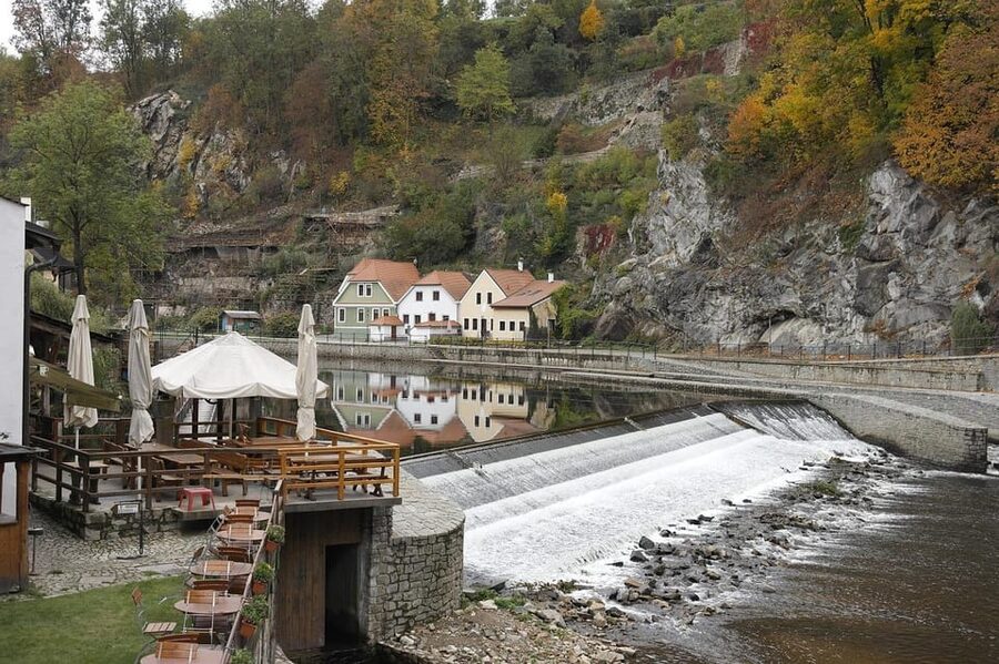Prague: Cesky Krumlov Private Day Tour - Arriving in the old town