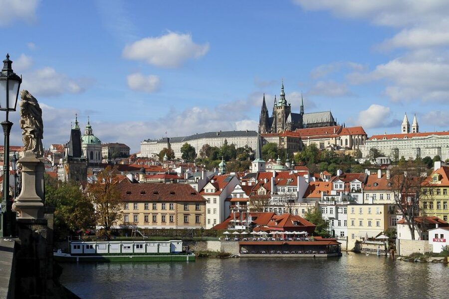 Prague: City Highlights Private Walking Tour - Josefov: synagogues and the Jewish cemetery from outside