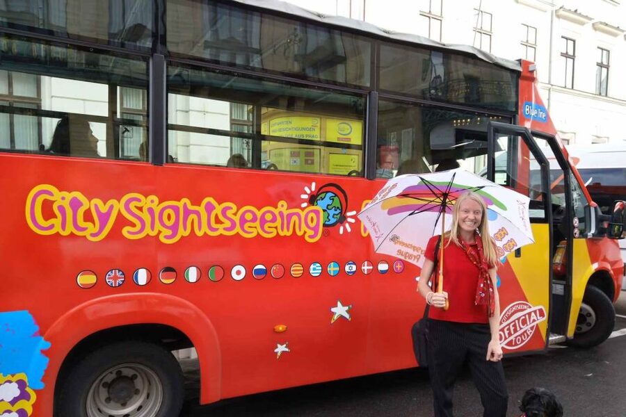 Prague: City Sightseeing HOHO Bus Tour & Optional Boat Tour - The Red Line, Petrin, and the castle approach