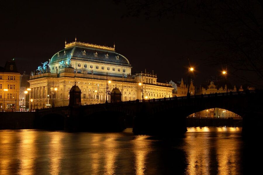 Prague: City Tour and Dinner Cruise with Hotel Pickup - The evening at a glance