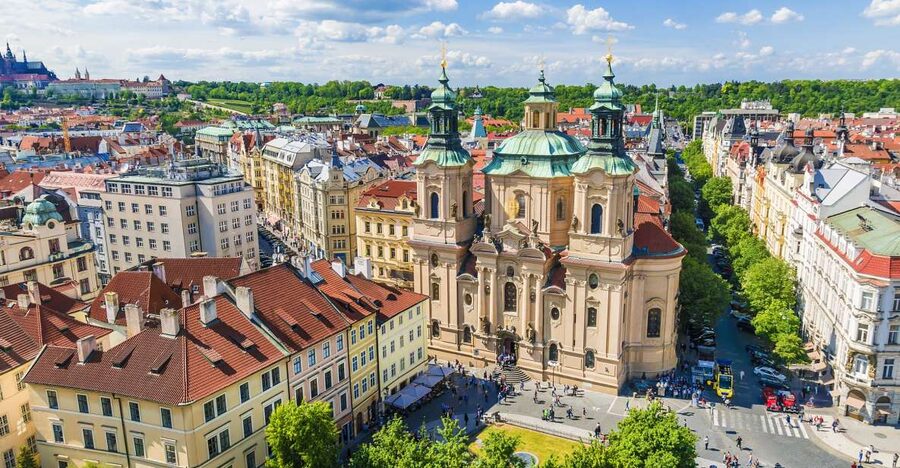 Prague: Classical Concert in St. Nicholas Church - The acoustics, and the pew problem