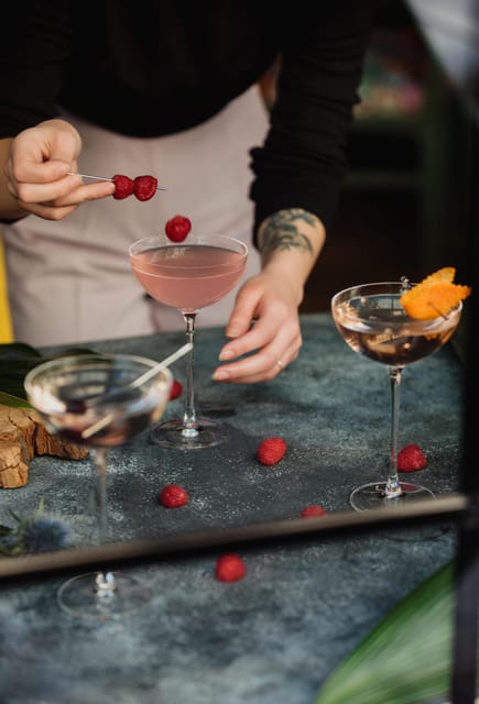Prague: Cocktail Making Workshop with Bartender - Making the first cocktail with professional help