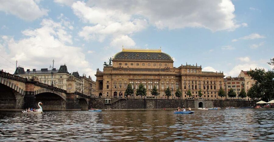 Prague Complete Tour in Spanish & Lunch, Tickets - Old Town Square and Prague’s famous clock