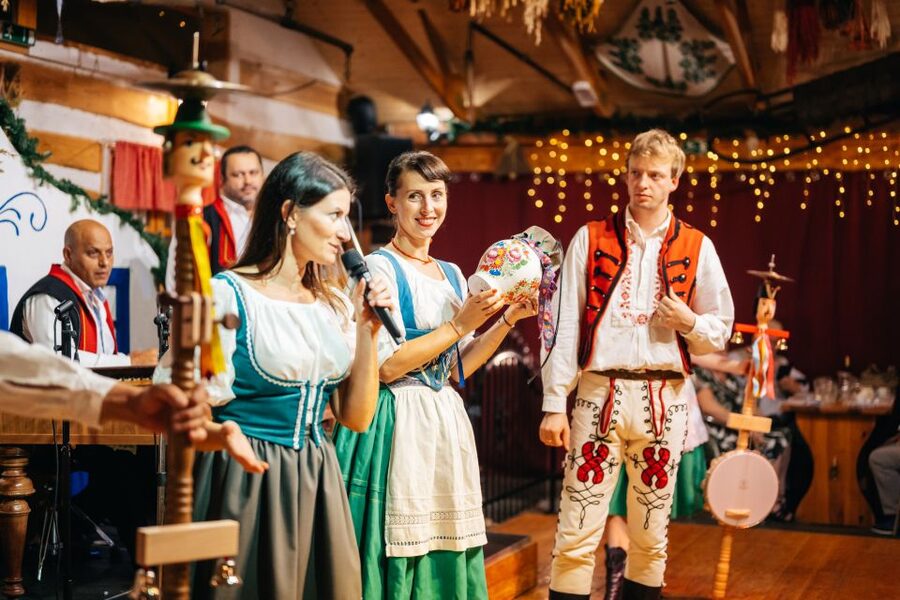 Prague: Dinner with Folk Show and Open Bar - What happens from hotel pickup to the restaurant