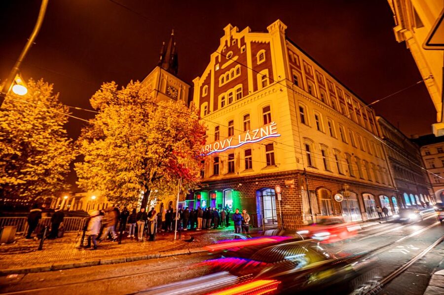 Prague: Entry ticket to Ice Pub Prague with Nightclub Option - Quick points to know