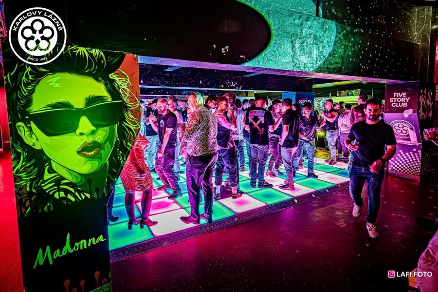 Prague: Entry ticket to Ice Pub Prague with Nightclub Option - Timing your visit in central Prague