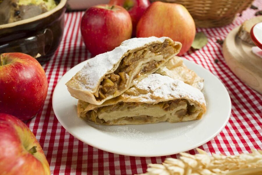 Prague: Evening Folklore Garden Party with Traditional Menu - A Czech garden party beyond Prague’s old town
