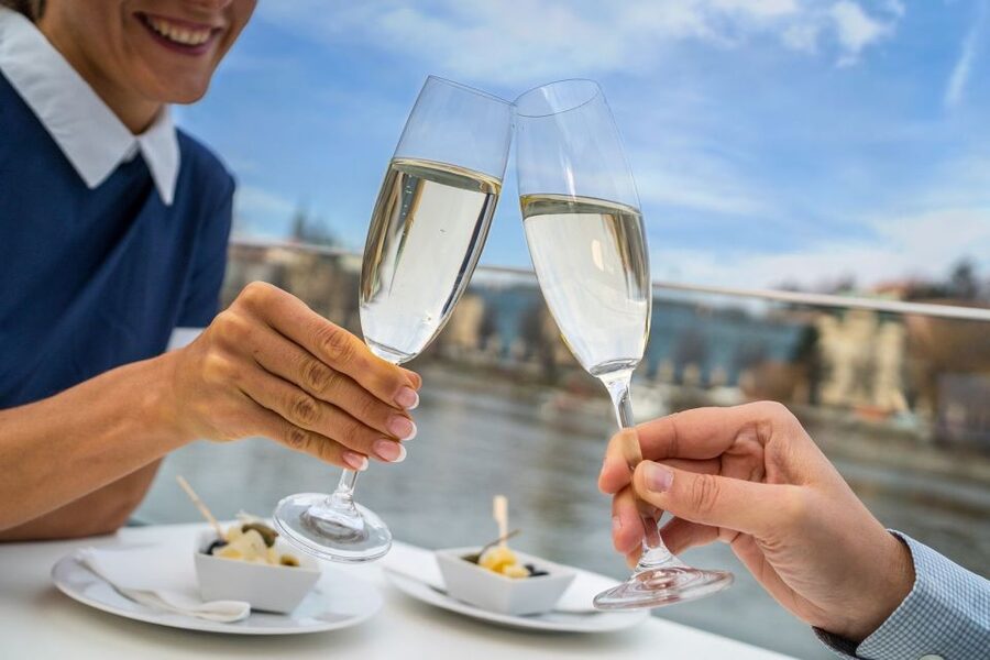 Prague: Evening Vltava River Eco Cruise with Prosecco - The Rudolfinum, Metronome, and Old Town