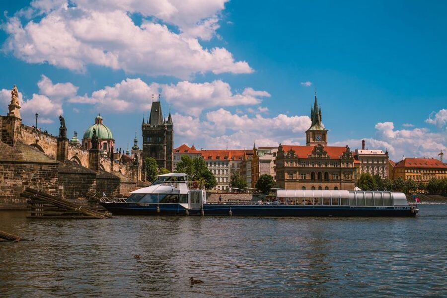 Prague: Evening Vltava River Eco Cruise with Prosecco - Who should book it